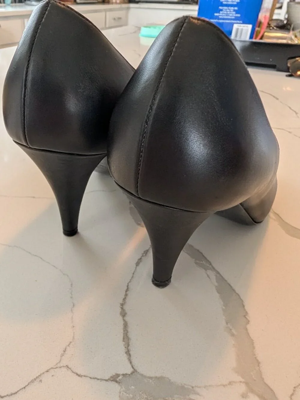 Chanel 2010 Black Lambskin Chain Logo Pumps EU 39 like new!